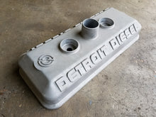 Charger l'image dans la galerie, 5103691 GENUINE NEW ROCKER COVER FOR DETROIT DIESEL 6V71, 6V92, 12V92 ENGINES, DIE CAST ALUMINUM, WITH FILLER PROVISION FROM WOODLINE PARTS