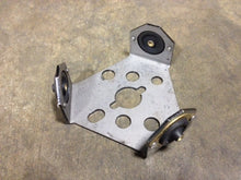 Cargar imagen en el visor de la galería, 5148776 GENUINE DETROIT DIESEL TACHOMETER RETAINER ASSEMBLY (5140953, 5186851)