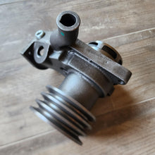 Charger l&#39;image dans la galerie, Interstate-McBee® Cummins® 4919821 New Water Pump (VT555)