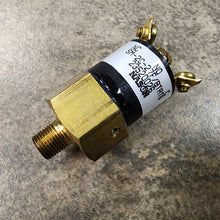 Charger l'image dans la galerie, Interstate-McBee® Detroit Diesel® 23520026 Switch (SPDT) (Make/Break) (30 PSI)