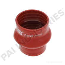Cargar imagen en el visor de la galería, PAI 421043 NAVISTAR 675723C2 INLET HOSE (HUMP) (2.25&quot; ID x 2.00&quot; ID x 2.50&quot; L)