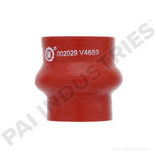 Cargar imagen en el visor de la galería, PAI 421043 NAVISTAR 675723C2 INLET HOSE (HUMP) (2.25&quot; ID x 2.00&quot; ID x 2.50&quot; L)