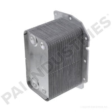 Charger l&#39;image dans la galerie, PAI 441417 NAVISTAR 1841779C3 OIL COOLER (32 PLATE) (DT466 E / DT570)
