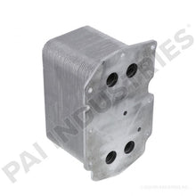 Charger l&#39;image dans la galerie, PAI 441417 NAVISTAR 1841779C3 OIL COOLER (32 PLATE) (DT466 E / DT570)