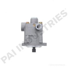 Load image into Gallery viewer, PAI 451424E NAVISTAR 2005337C92 POWER STEERING PUMP (RH) (2,375 PSI) (4.2 GPM) | woodlineparts.com