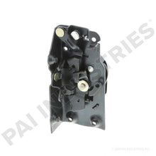 Charger l&#39;image dans la galerie, PAI 451557 NAVISTAR 477258C94 RIGHT HAND DOOR LATCH (UNIVERSAL)