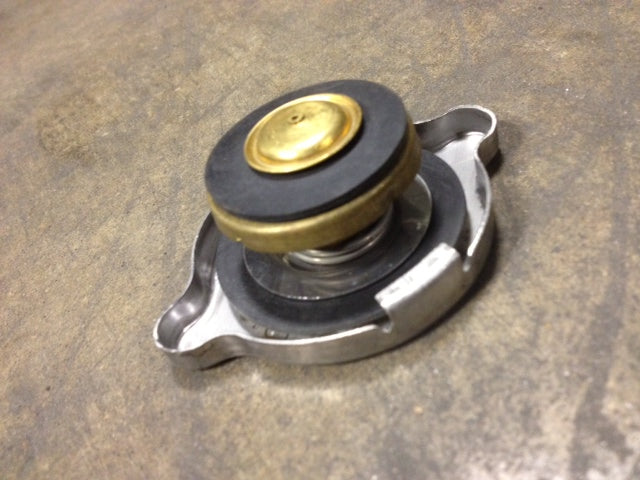 6410879 GENUINE DETROIT DIESEL® EXPANSION TANK CAP (7#) (6410880, RC1) | woodlineparts.com