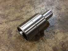 Cargar imagen en el visor de la galería, 8922500 GENUINE DETROIT DIESEL® FAN SHAFT &amp; BEARING ASSY 53 / V53
