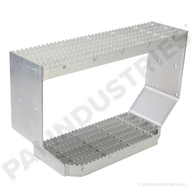 PAI FST-5741 MACK 85QM4199 ALUMINUM CAB STEP (MR / MB) (85QM4185, 25164673) | woodlineparts.com