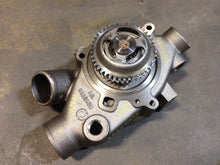 Charger l&#39;image dans la galerie, R 23506602 REBUILT WATER PUMP ASSY FOR DETROIT DIESEL 6V92 / 8V92  ENGINES