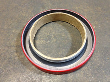 Cargar imagen en el visor de la galería, FP Diesel® Detroit Diesel® 23514608 Front Crankshaft Seal (Teflon) (RH)