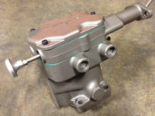 Charger l&#39;image dans la galerie, R 5108295 REBUILT HYDRAULIC GOVERNOR ASSY. FOR DETROIT DIESEL IL71 R.H. ENGINES