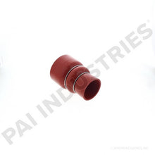 Charger l&#39;image dans la galerie, PAI 421050 NAVISTAR 2024703C2 INTAKE HOSE (3.50&quot; ID X 2.40&quot; ID X 5.38&quot; L)