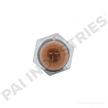 Load image into Gallery viewer, PAI 450610 NAVISTAR 1807369C2 OIL PRESSURE SENSOR (MADE IN USA)