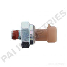 Load image into Gallery viewer, PAI 450610 NAVISTAR 1807369C2 OIL PRESSURE SENSOR (MADE IN USA)