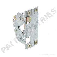 Charger l&#39;image dans la galerie, PAI 451552 NAVISTAR 1677434C2 LEFT HAND DOOR LATCH (5000 / 9000)