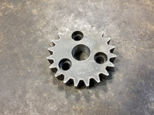 Cargar imagen en el visor de la galería, 5103361 GENUINE BLOWER ROTOR GEAR SPROCKET (FRONT BLOWER) (12V71)