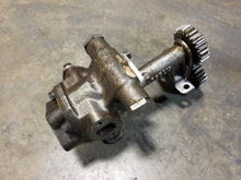 Cargar imagen en el visor de la galería, 5175985 OIL PUMP ASSY. FOR DETROIT DIESEL IL71 L.H. REAR INLET ENGINES