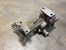 Charger l&#39;image dans la galerie, 5175985 OIL PUMP ASSY. FOR DETROIT DIESEL IL71 L.H. REAR INLET ENGINES