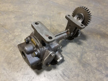 Charger l&#39;image dans la galerie, 5175985 OIL PUMP ASSY. FOR DETROIT DIESEL IL71 L.H. REAR INLET ENGINES