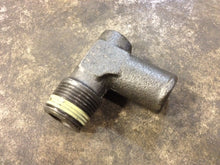 Load image into Gallery viewer, 8924187 GENUINE DETROIT DIESEL ELBOW (90 DEG 3/4&quot; NPTF X 1.00&quot; HOSE)